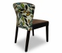 Designerskie krzesła o tapicerce z motywem kwiatowym