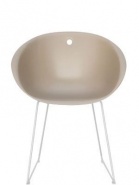 Designerskie fotele na podstawie w kształcie płozów 