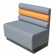 Tapicerowana kanapa do gastronomii w kształcie półwałków 