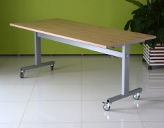 Metalowy stół do sali konferencyjnej w biurze