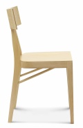 Krzesło drewniane o funkcjonalnej konstrukcji do wnętrz restauracyjnych 