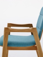 F-PM-M-DUB fotel drewniany w wersji tapicerowanej