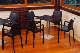 Fotele restauracyjne do użytku wewnętrznego i zewnętrznego 
