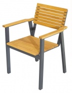 Elegancki fotel metalowo-drewniany do ogródka restauracyjnego