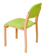 Krzesła drewniane jako wyposażenie sali konferencyjnej 