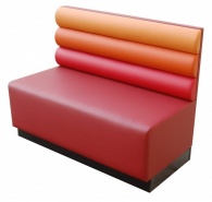 Sofa do baru z kolorowym oparciem w kształcie półwałków