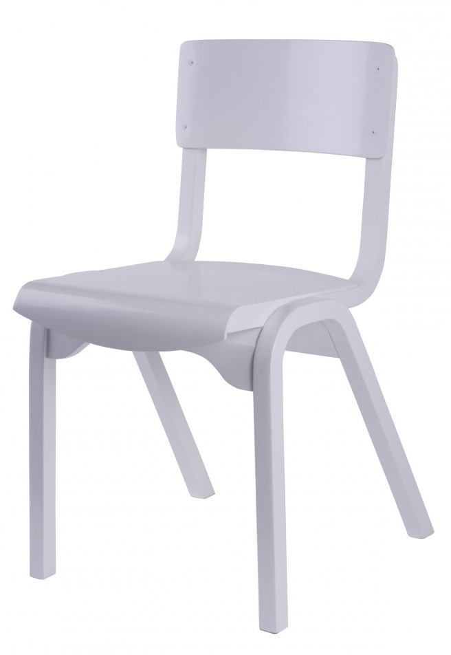 Białe krzesło drewniane