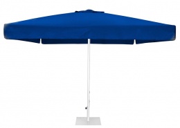 Niebieski parasol do ogródka restauracyjnego