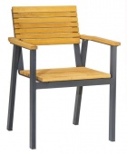 Elegancki fotel metalowo-drewniany do ogródka restauracyjnego