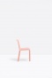 Krzesło dziecięce w kolorze różowym